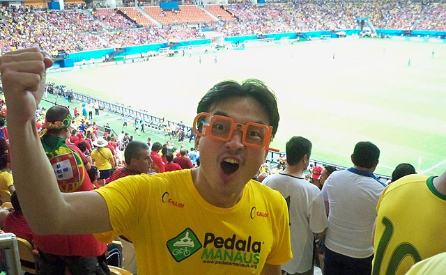 Sim, ele viu a Copa com seus próprios olhos! (foto: arquivo pessoal/Jeong Hwan Kim/Facebook)
