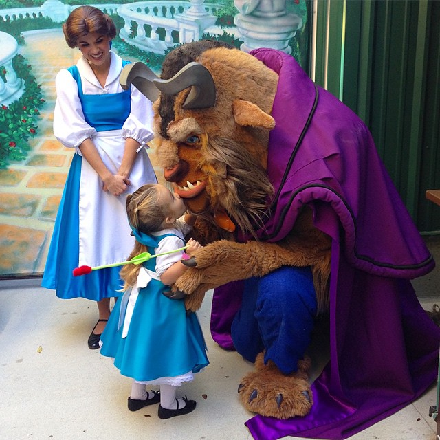 Ela disse que se casaria com o Gaston, mas também gosta da Fera! (Foto: instagram | ferdalump)
