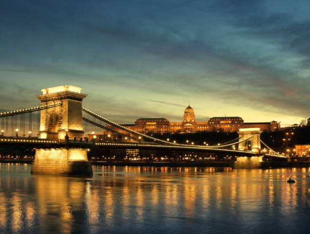 A ponte Szechenyi e o Castelo de Buda, ao fundo A ponte Szechenyi e o Castelo de Buda, ao fundo