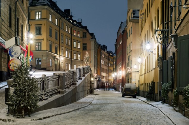 As ruas tortuosos de Gamla Stan marcam o centro velho de Estocolmo e foi construída basicamente sobre a ilhota de Stadsholmen. Um passeio sobre suas ruas de paralelepípedos é um dos melhores passeios na capital sueca