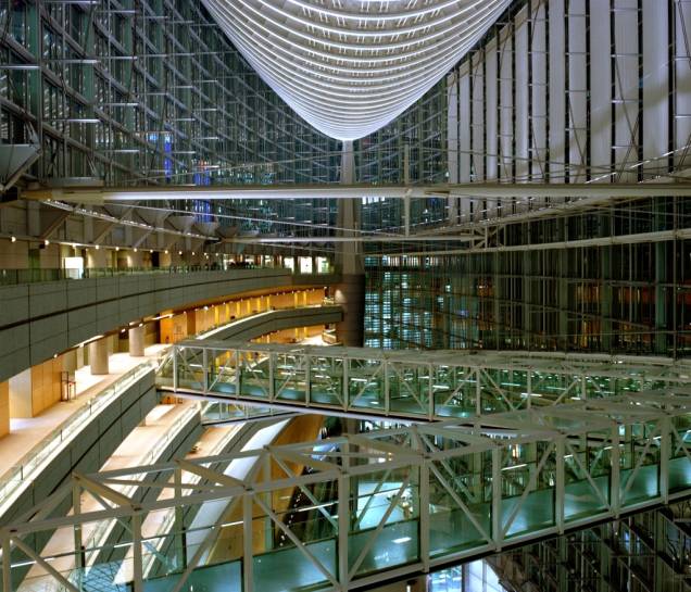 O Fórum Internacional de Tóquio é um moderno espaço multiuso utilizado para concertos, eventos comerciais e culturais em um moderníssimo espaço no centro da cidade O Fórum Internacional de Tóquio é um moderno espaço multiuso utilizado para concertos, eventos comerciais e culturais em um moderníssimo espaço no centro da cidade