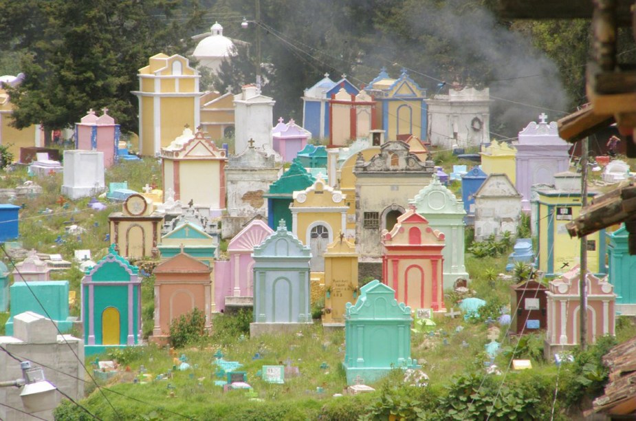 Cemitério de Chichicastenango, na Guatemala