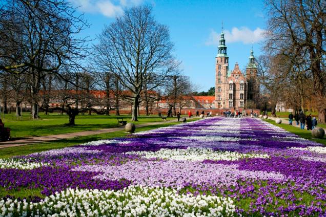Jardins do renascentista castelo Rosenborg, em Copenhague, encomendado por Christian IV