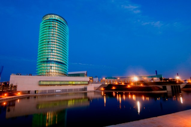 A Torre del Agua é a face moderna de Zaragoza. Construída para a Expo 2008, é um projeto do arquiteto Enrique de Tereza
