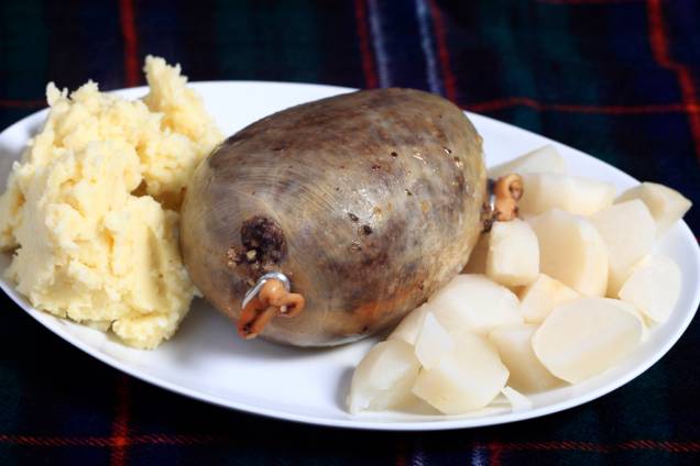 O Haggis, vísceras de carneiro cozidas no bucho, é o mais tradicional representante da gastronomia escocesa