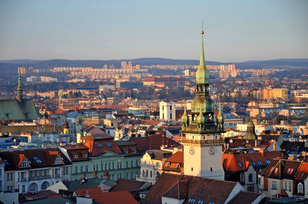 Boa parte das cidades mais visitadas da República Tcheca ficam na região da Boêmia, como Praga, Pilsen e Cesky Krumlov. No entanto, a Morávia reserva agradáveis atrações, como a cidade de Brno, a segunda maior do país