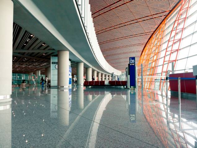 O aeroporto internacional de Pequim é um amplo e bem acabado exemplo de boa preparação para grandes eventos. Com moderna estrutura e instalações eficientes, é provavelmente um dos melhores do mundo.