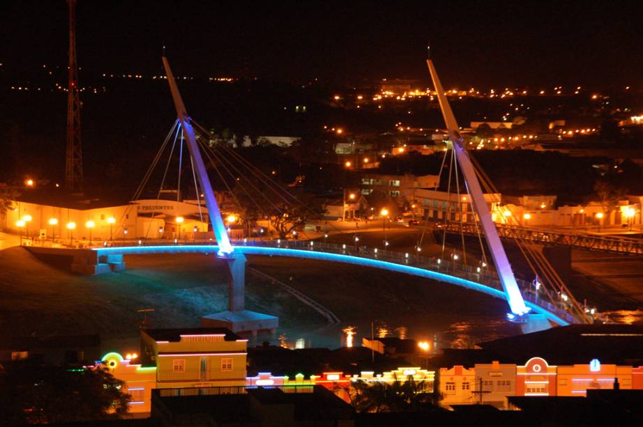 Inaugurada em 2006, a Passarela Governador Joaquim Macedo virou um cartão-postal da cidade de Rio Branco, Acre