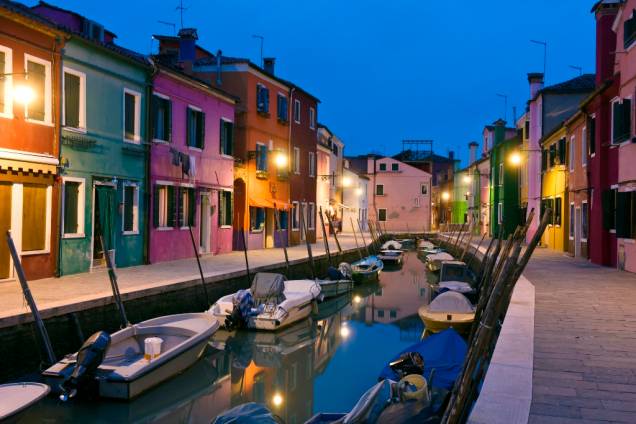 Casinhas coloridas na ilhota de Burano, em Veneza