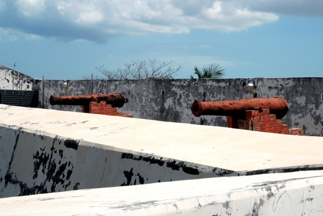 O Forte Charlotte, construído pelos britânicos no século 18, fazia parte do sistema defensivo de <a href="https://viajeaqui.abril.com.br/cidades/bahamas-nassau" rel="Nassau" target="_blank">Nassau</a> – e hoje é uma das atrações da ilha