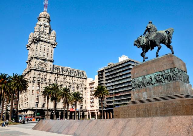 Plaza Independencia, no centro de Montevidéu Plaza Independencia, no centro de Montevidéu