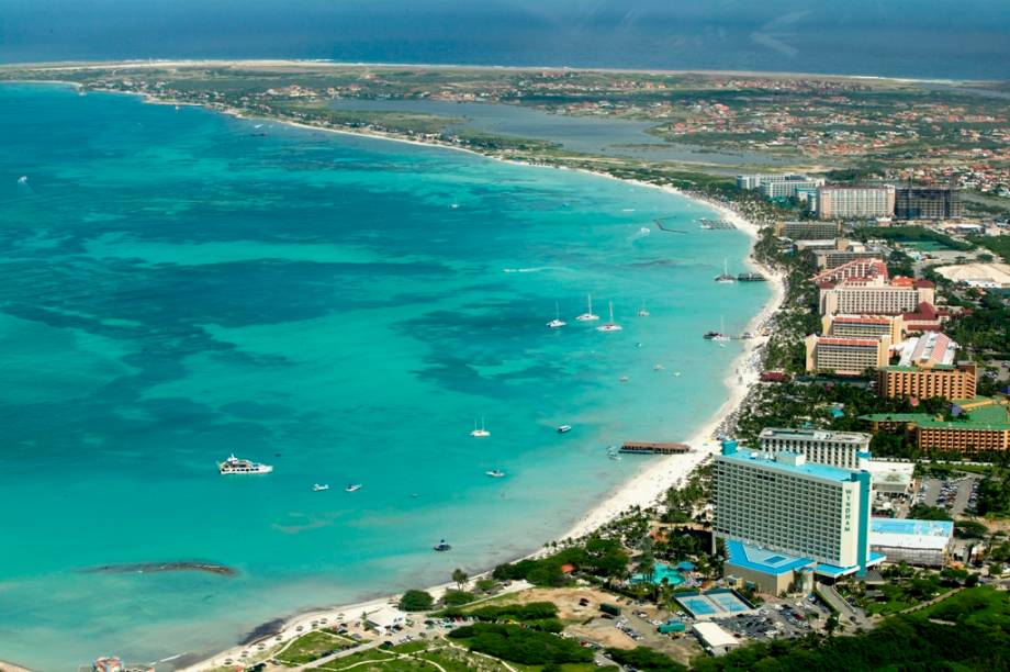 Vista aérea da área hoteleira de Palm Beach, Aruba