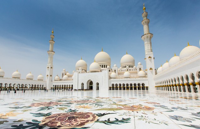 A Mesquita Sheikh Zayed é "forrada" por toneladas de puro mármore branco