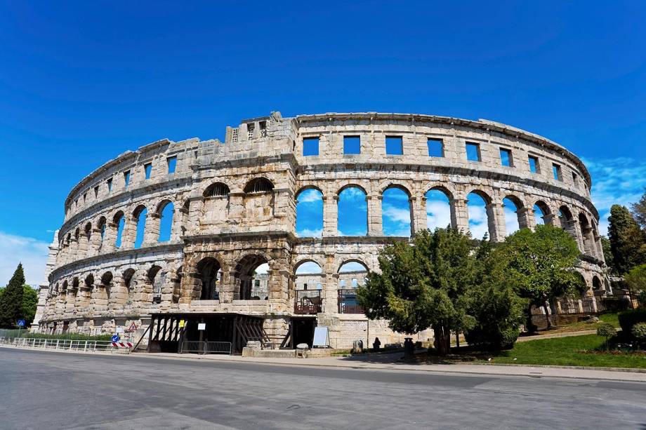 Uma das maiores atrações da cidade de Pula, na costa da Croácia, é o anfiteatro romano - construído no século 1 depois de Cristo, a arena era usada para batalhas de gladiadores e comportava 20 mil pessoas