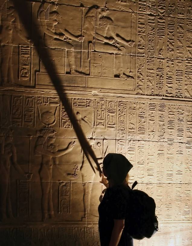 Hieróglifos na ilha de Philae, Aswan, Egito. Acredita-se que as últimas inscrições desse tipo foram feitas nesse complexo de templos