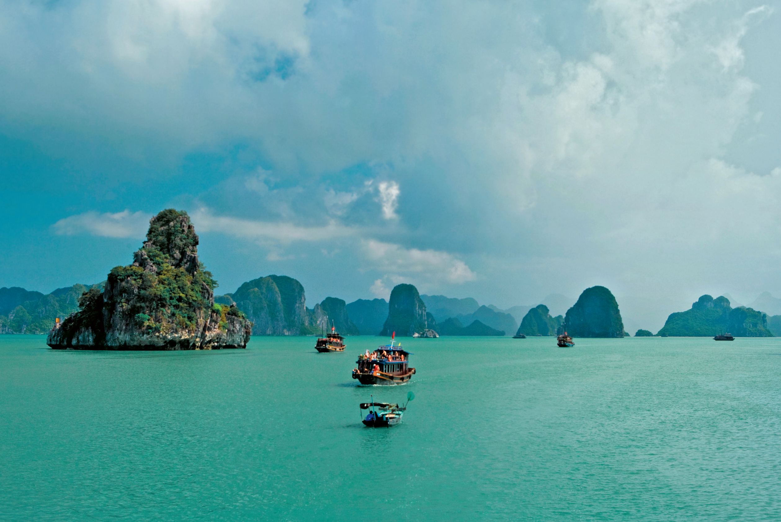 Baía de Halong, Vietnã Baía de Halong, Vietnã