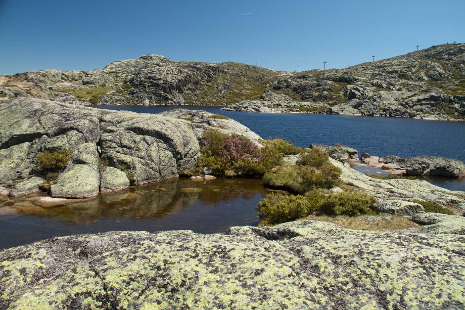 As caminhadas têm como destino final lagoas e quedas dágua 