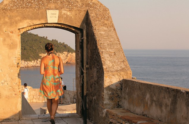 A flaneur e a muralha de Dubrovnik