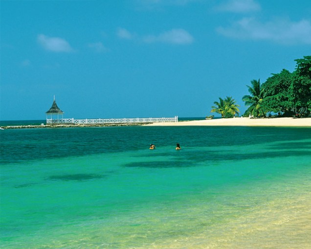 Em Montego Bay, os resorts estão em toda a orla. Mas o mar ainda domina a bela paisagem