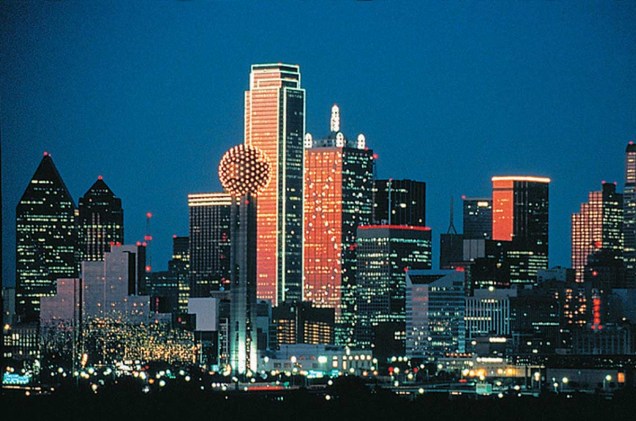 O belo anoitecer da cidade de Dallas, megalópole e importante centro econômico do Texas