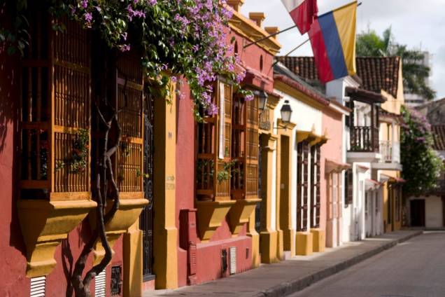 As casinhas com fachadas coloridas e sacadas com flores são um dos símbolos de Cartagena