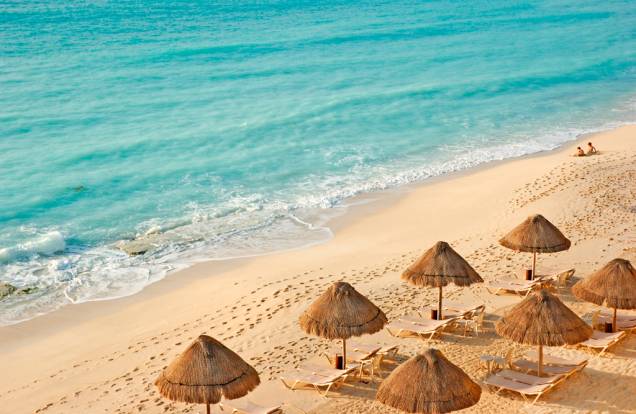 A orla de 20 quilômetros de extensão de Cancún reúne hotéis de todos os padrões A orla de 20 quilômetros de extensão de Cancún reúne hotéis de todos os padrões