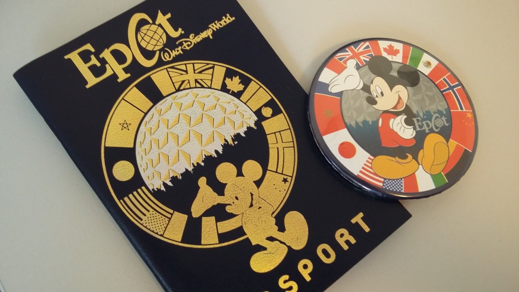 Passaporte e button do Mickey que vêm no kit