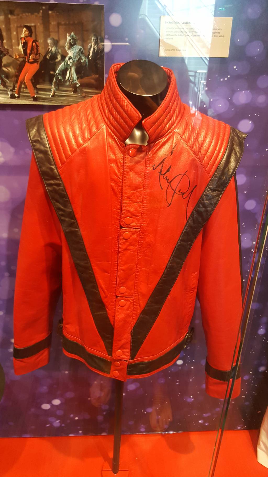 A jaqueta que o Michael Jackson usou em Thriller: uma das joias do Gramy Museum