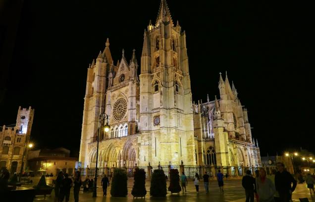 Catedral de León à noite Catedral de León à noite