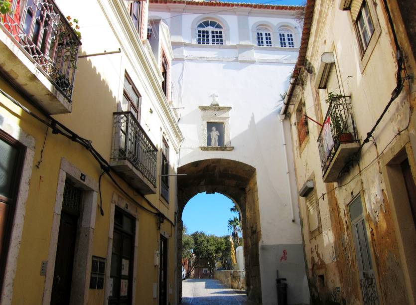 Portão de São Sebastião, no centro medieval de Setúbal 