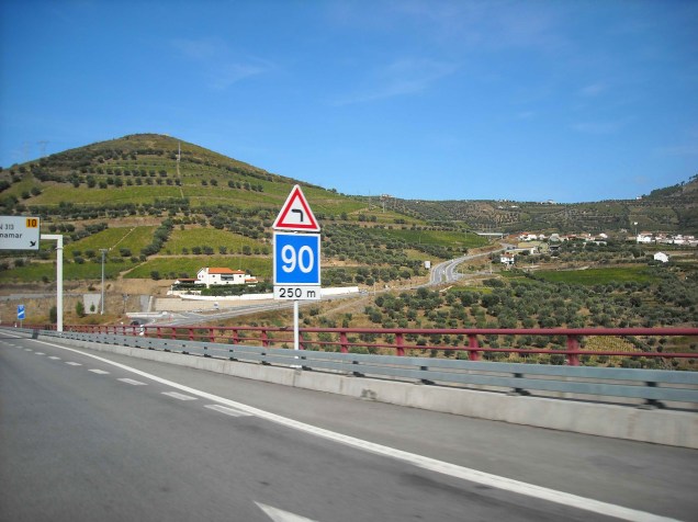 Estrada que leva ao Alto Douro 