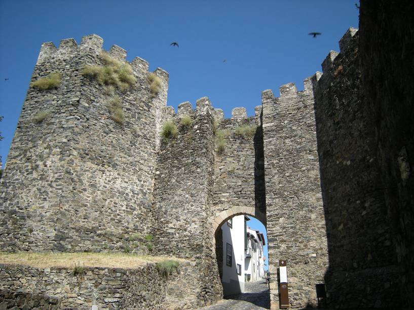 Porta de Santo Antônio no Castelo de Bragança 