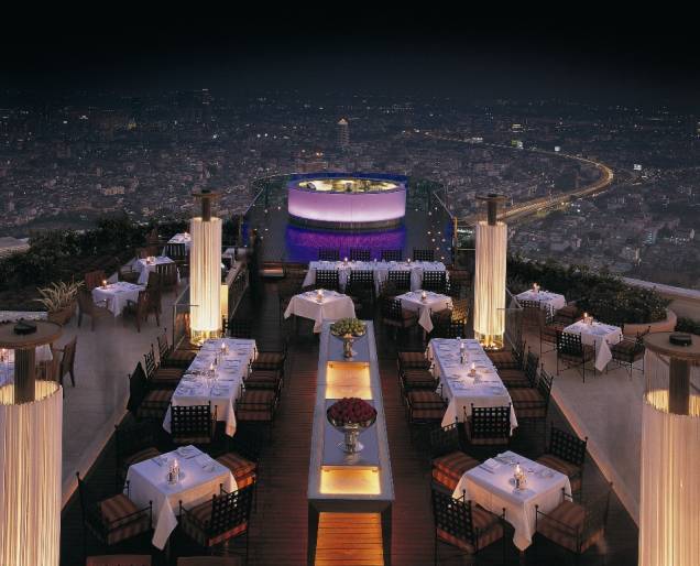 O Sirocco é considerado um dos restaurantes ao ar livre mais altos do mundo. Localizado no 63° andar do lebua, possui vistas fantásticas de Bangcoc