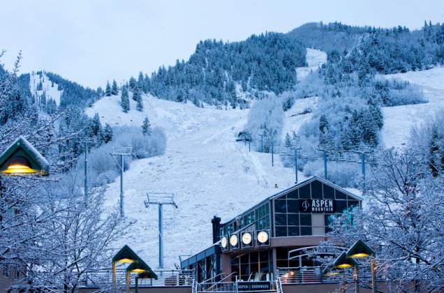 O resort Aspen-Snowmass hospeda várias competições de esqui durante a temporada de inverno na região