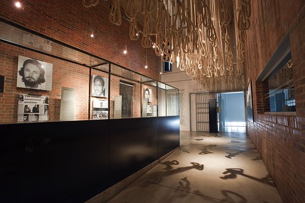 O Museu do Apartheid abriga exposições que tratam do regime segregacionista sul-africano