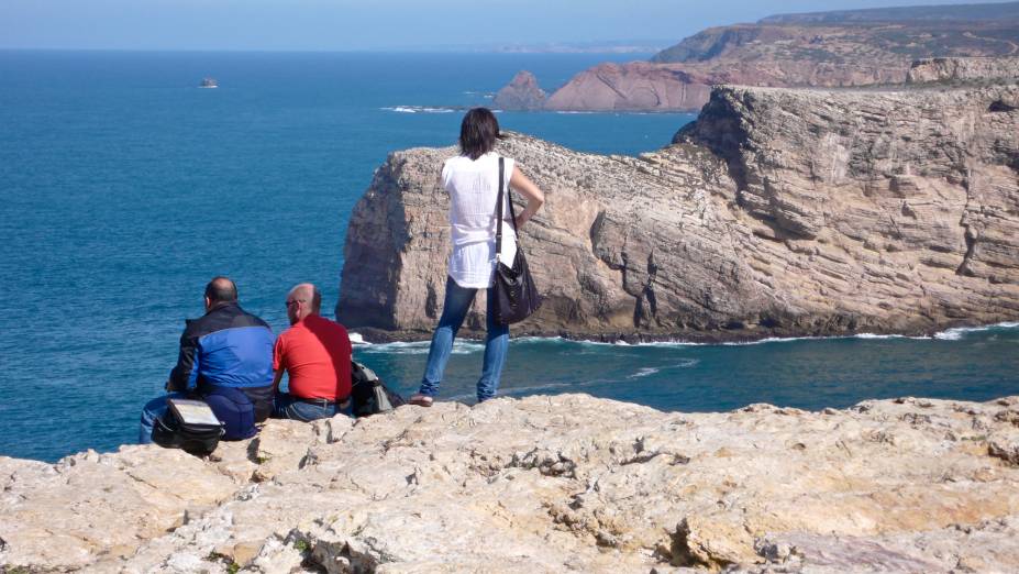 As falésias com vista para o mar são uma das principais atrações da cidade 