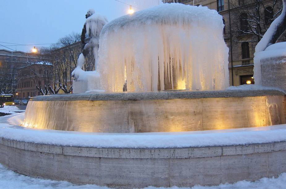 Fonte congelada no inverno em <a href="https://viajeaqui.abril.com.br/cidades/italia-modena" rel="Módena" target="_blank">Módena</a>, <a href="https://viajeaqui.abril.com.br/paises/italia" rel="Itália" target="_blank">Itália</a>