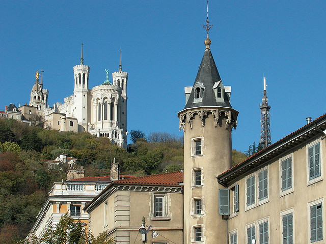A Basílica Notre-Dame de Fourvière vista de Vieux Lyon (Foto: flickr.com/dalbera)