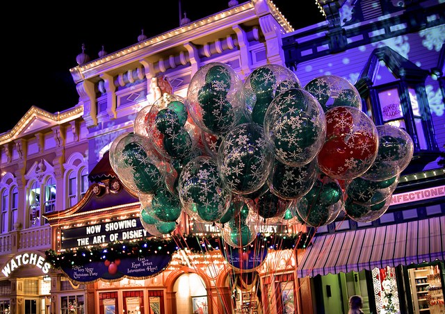 Balões vendidos na Main Street. (Foto: Flickr | CC BY-NC-ND 2.0 | Joe Penniston)