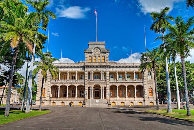 A fachada do Iolani Palace, no centro histórico de Honolulu; para quem quiser conhecer melhor a cultura e a sociedade do arquipélago, o passeio pelo local é obrigatório