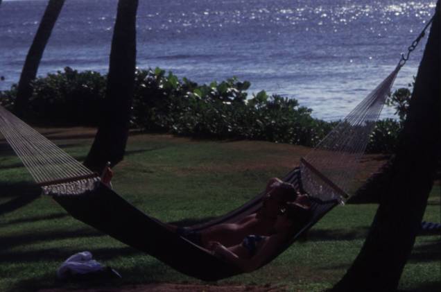 A praia de Big Island, em Honolulu, é puro sossego. A cidade é badalada, mas também reserva belos locais para relaxar