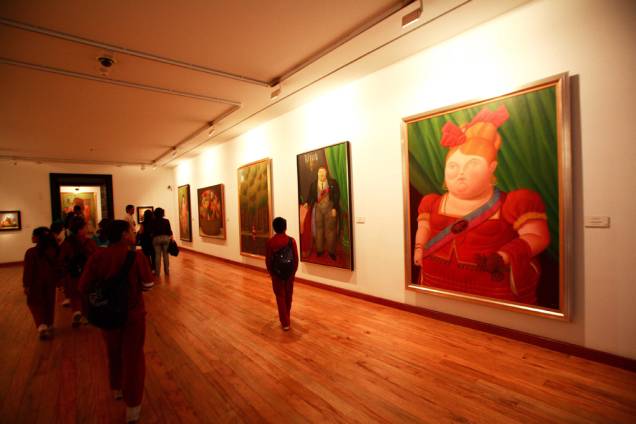 O Museu Botero conta com 123 obras doadas pelo mestre colombiano Fernando Botero, famosos pelas pinturas rechonchudas, além de telas de outros artistas como Renoir, Dalí e Picasso