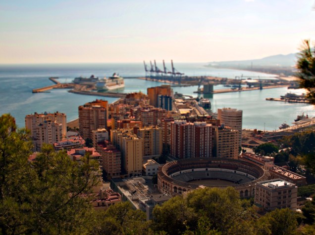 Vista aérea de Málaga com destaque para a arena de touradas