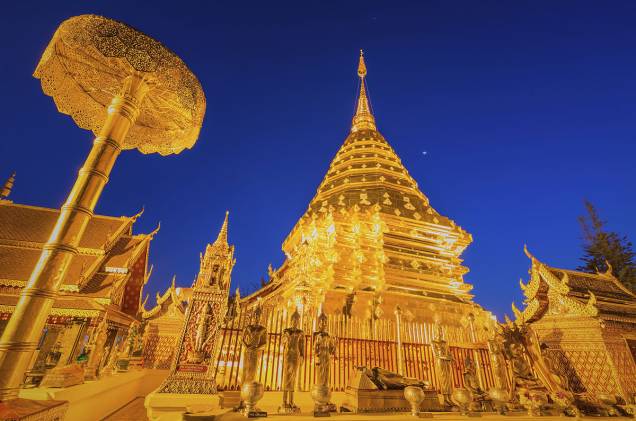 Templo Wat Phra That Doi, o mais importante de Chiang Mai, na Tailândia Templo Wat Phra That Doi, o mais importante de Chiang Mai, na Tailândia
