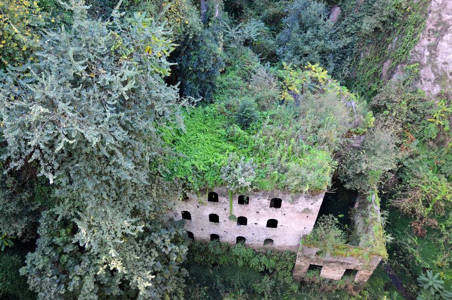 O Vallone dei Mulini é um antigo moinho de Sorrento e uma bela atração na cidade 