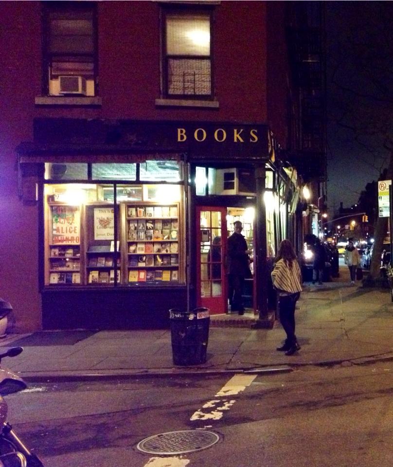 Uma das muitas livrarias de pegada vintage do bairro. 