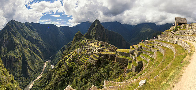 640px-1_pano_machu_picchu_guard_house_river_2014