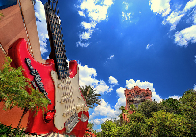 Rock 'n' Roller Coaster e Tower of Terror no Disney's Hollywood Studios (Foto: Flickr | Creative Commons | expressmonorail)