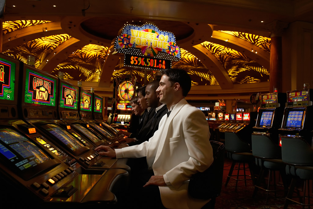 As milhares máquinas de caça-níqueis estão espalhadas por toda Las Vegas e podem ser encontradas até no aeroporto da cidade As milhares máquinas de caça-níqueis estão espalhadas por toda Las Vegas e podem ser encontradas até no aeroporto da cidade