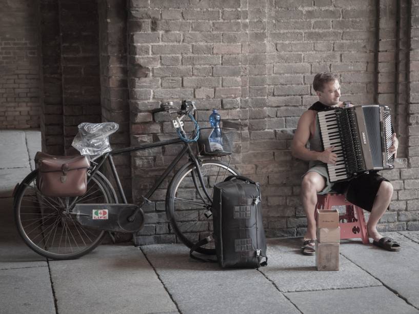 Músico de rua em Parma 